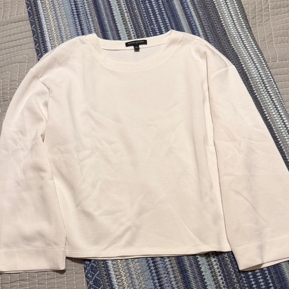 Banana Republic White Crewneck Sweater Size Medium Classic Knit Pullover - Picture 2 of 5